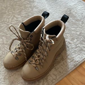 Alice and Whittles 39 size tan weekend boot